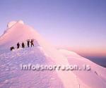 hs003680-01.jpg
Ferðamenn á Snæfellsjökli á miðnætti á Jónsmessu.
Midnight sun on top of Sneafellsjökull glacier june 21.st