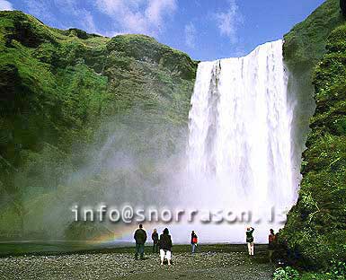 hs002954-01.jpg
Fólk við Skógafoss
Skógafoss waterfall, south Iceland