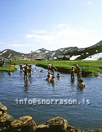 hs000753-01.jpg
Heiti lækurinn í Landmannalaugum
the warm stream in Landmannalaugar