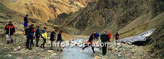 hs013712-01.jpg
gönguhópur í Brandsgili, Landmannalaugar, 
hikers walking inside Brandsgil canion