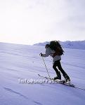 hs009890-01.jpg
maður að klífa jökul, Hvannadalshnjúkur, 
man climbing a glacier