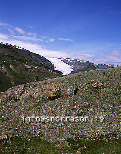 hs001048-01.jpg
Lónsöræfi
man walking in Lónsoraefi, east Iceland