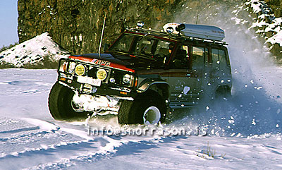 hs005207-01.jpg
Í Ásbyrgi
ekið á snjó, driving on snow